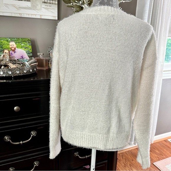 33 Degrees Cozy Coquette Snowflake Cardigan White Gold Glitter Button Medium - Picture 8 of 16